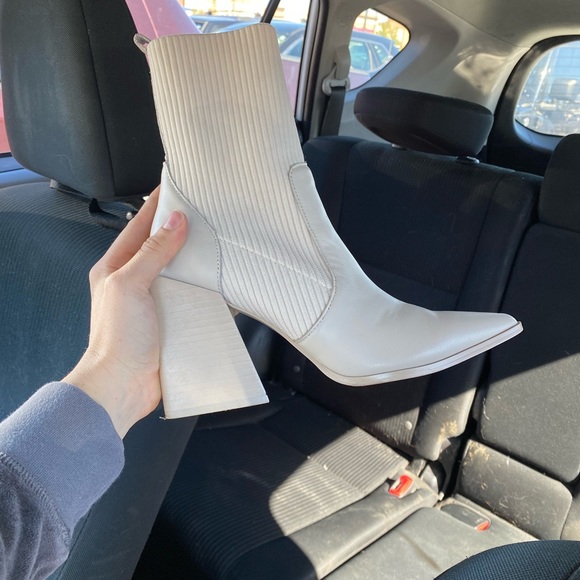 STEVE MADDEN BOOTS - Picture 2 of 5